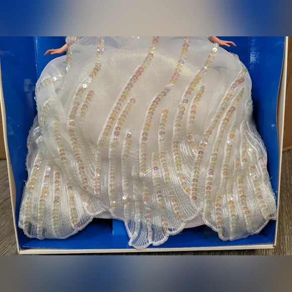 1994 Snow Princess Barbie Enchanted Seasons Collection #11875 - Picture 3 of 11